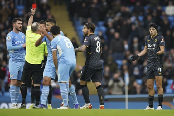  狼队爆冷击败曼城，黄喜灿单骑闯关封神  