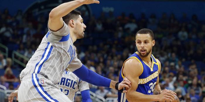  库里三分雨勇士客场力克太阳  